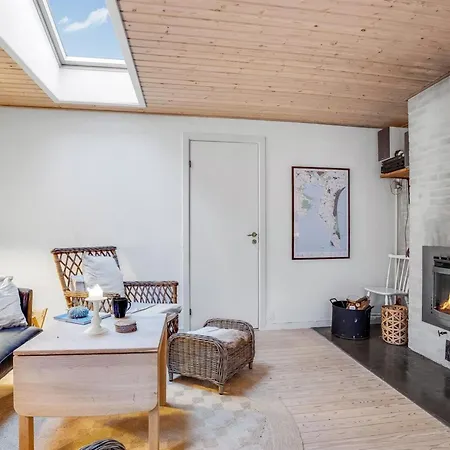 Floora - 20m From The Sea By Interhome *