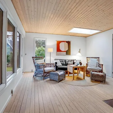 Floora - 20m From The Sea By Interhome